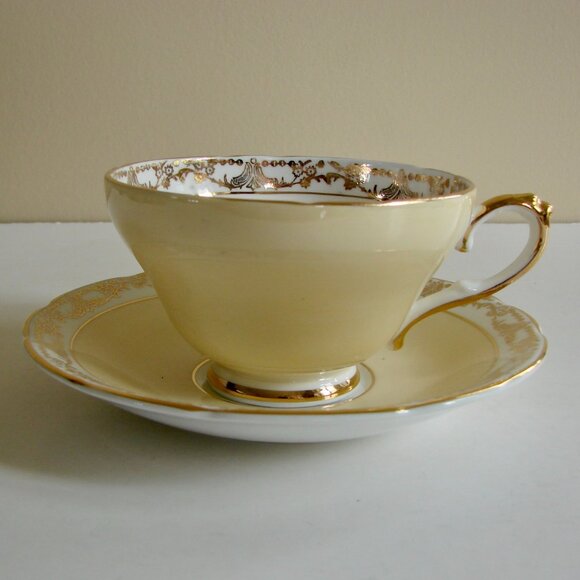 Vintage Bone China Teacup and Saucer Yellow Red Roses Floral Gold Gilt Scalloped - Picture 2 of 7